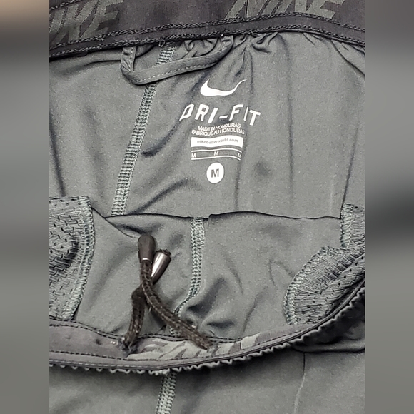"SOLD" Nike dri-fit sports shorts M euc - Picture 4 of 5